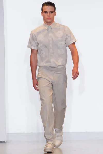 Look 17